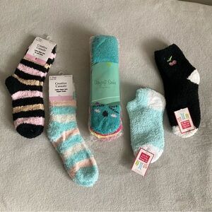9 pairs of fuzzy socks